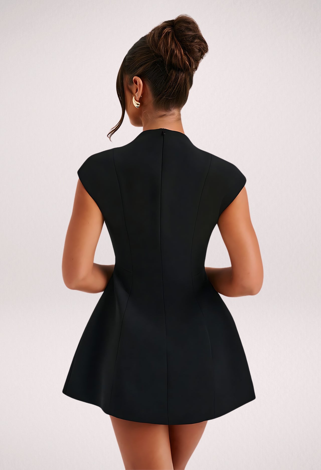 Robe plissée à col en V profond, petite mouche, tête, fausse poche, plissée