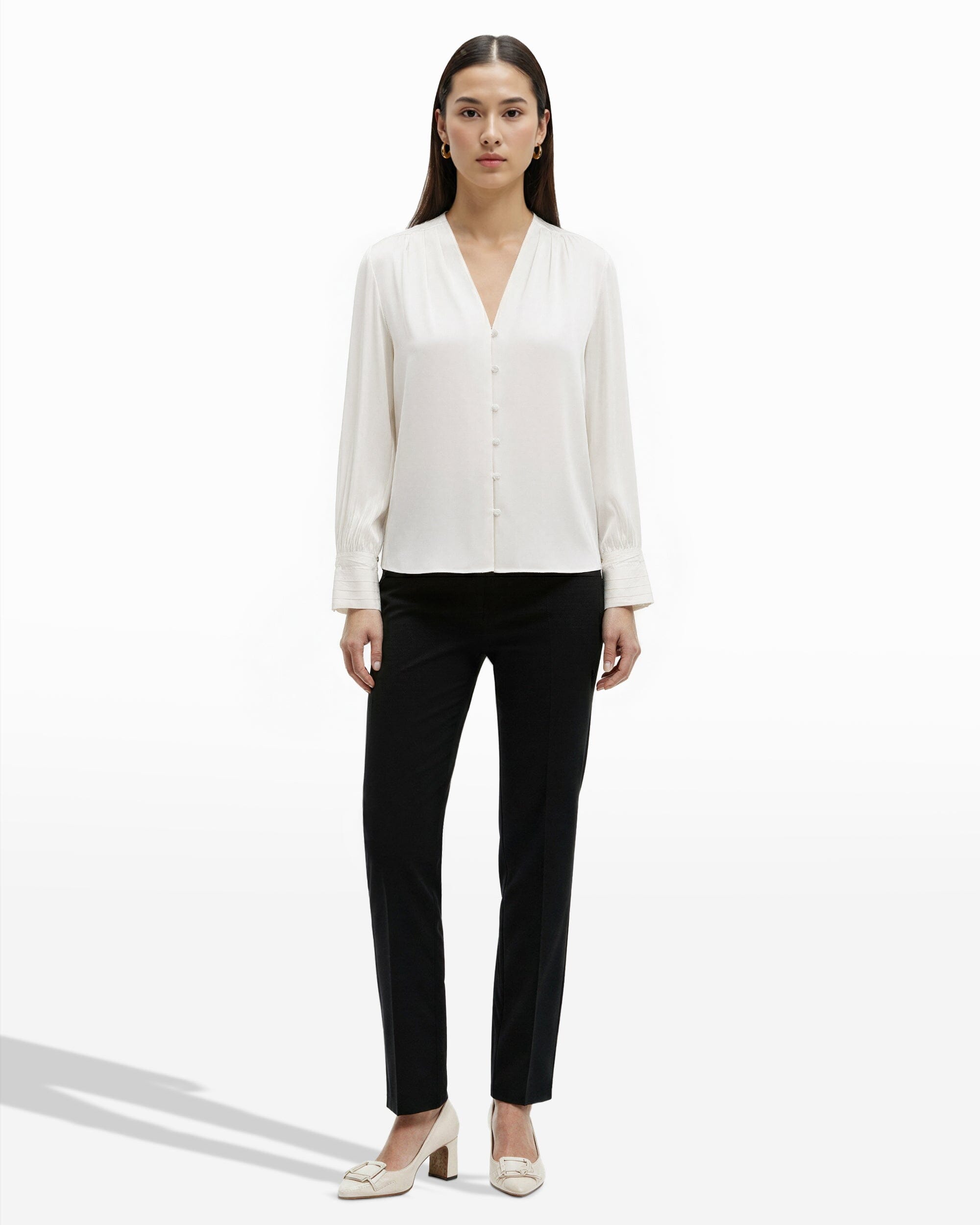 Haut à col en V et poignets plissés