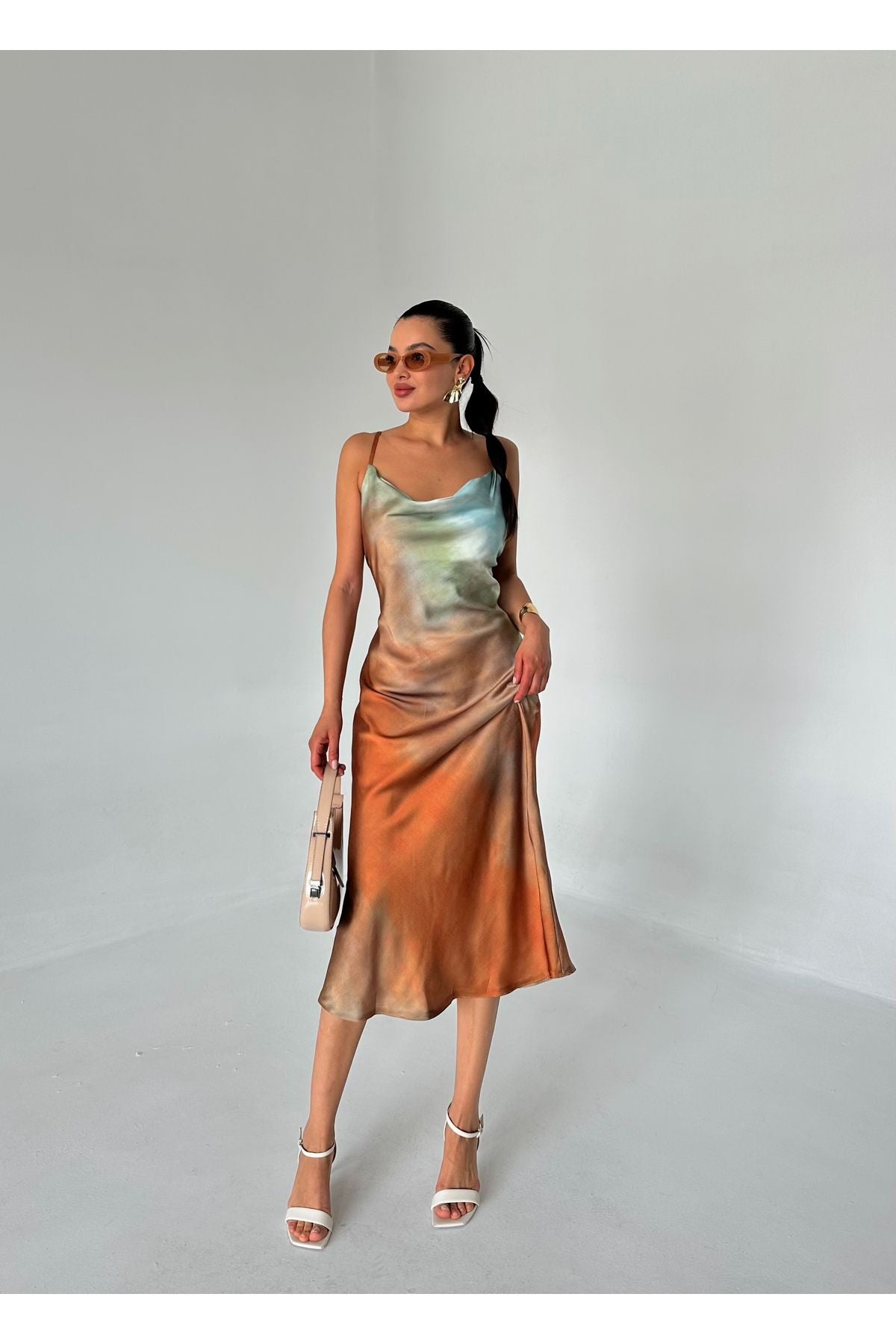 Robe slingue mi-longue sans manches pour femmes